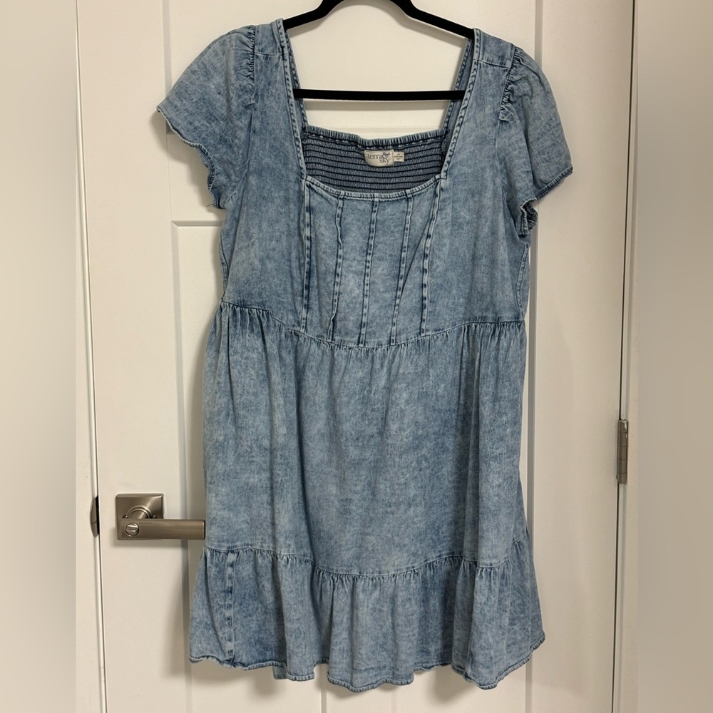 Cute short jean dress. Size XL. Terra & Sky